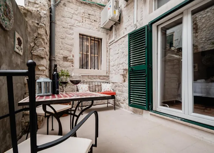 アパート Lito シベニク