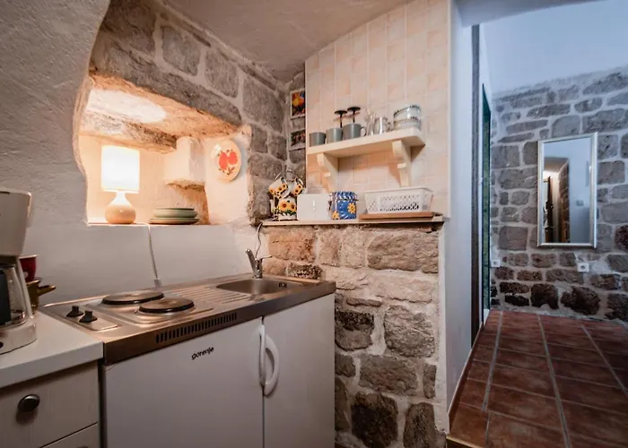 Lito アパート シベニク