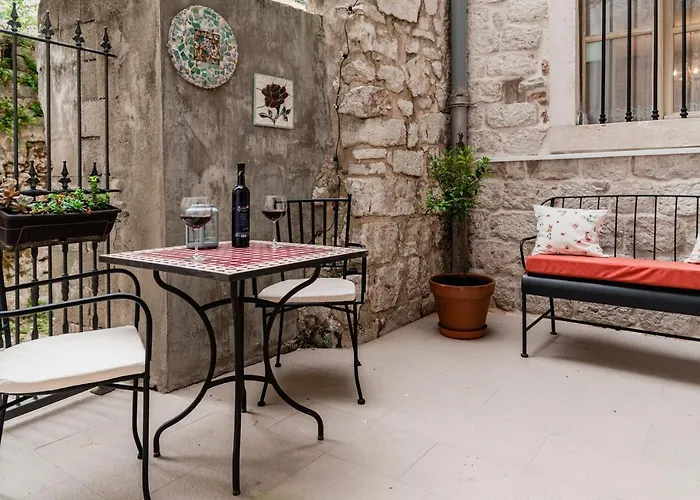 アパート Lito シベニク